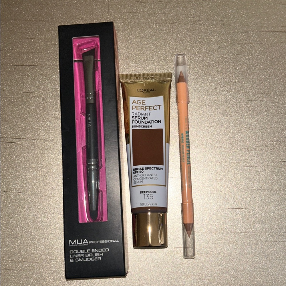 L’Oreal(SUNSCREEN)- Deep Cool 135
-Wonder Pencil-Mua Double Ended Brush